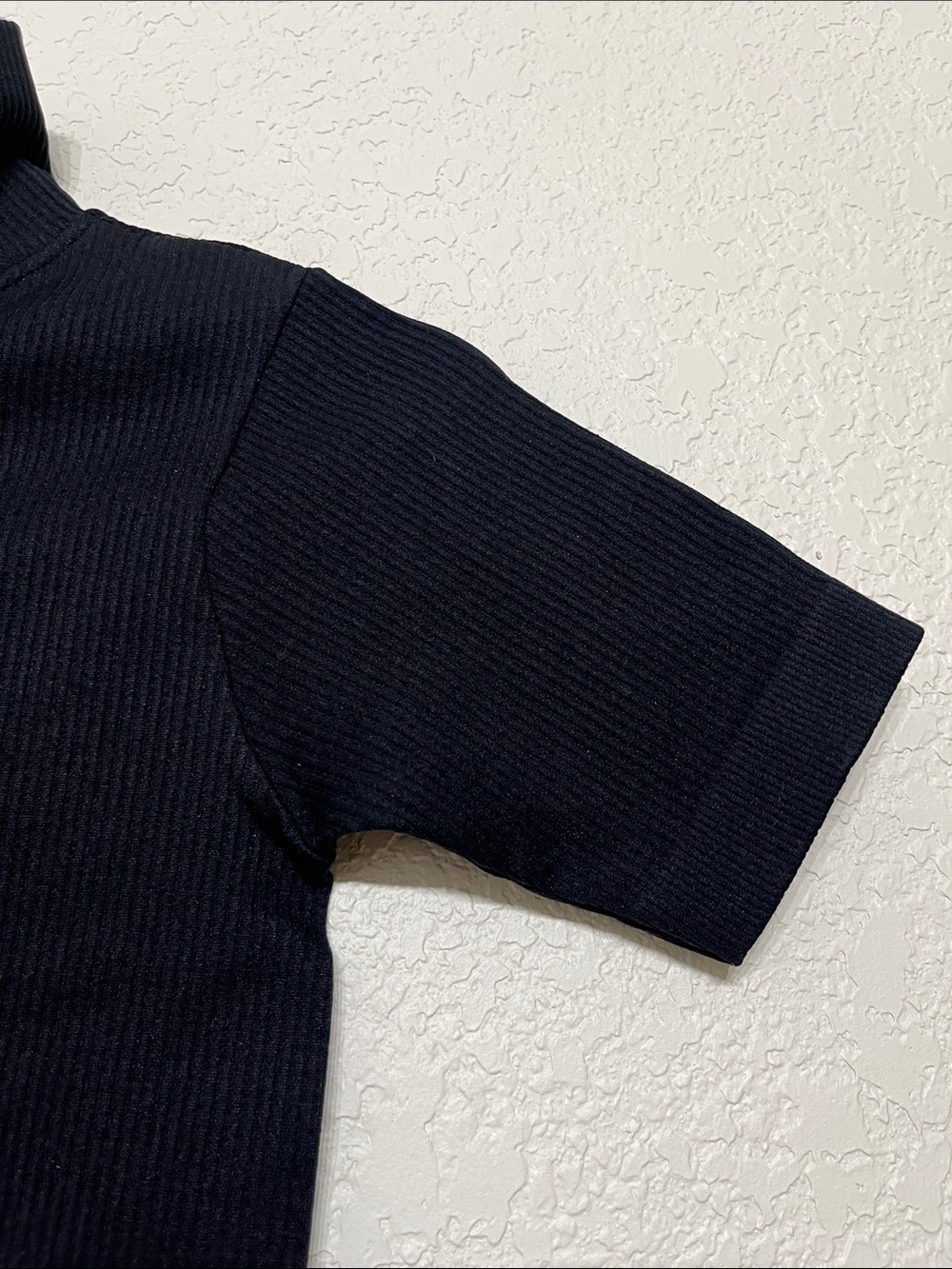 Women’s Size Small Short-Sleeve Zip-Up Mock Neck Active Top - Black - Picture 5 of 11